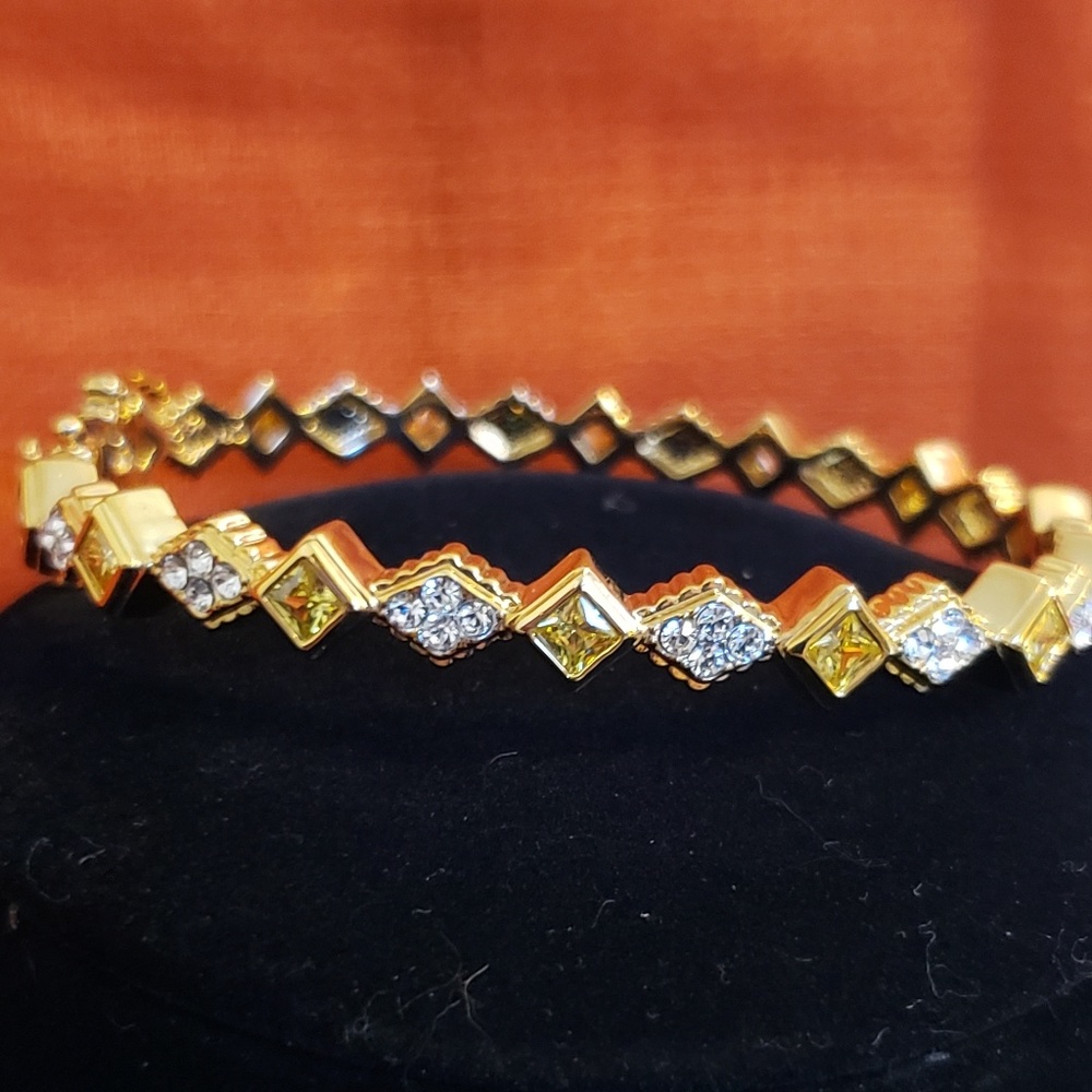 💕Gold & Crystal Diamond Shape Fashion Bracelet